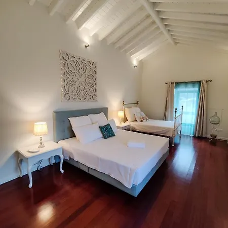 Holiday home Adega De Flores