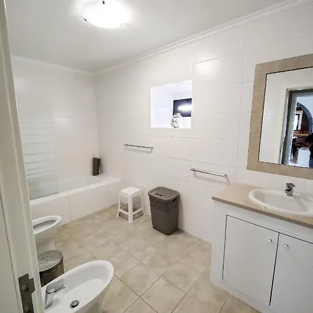 Adega De Flores Holiday home
